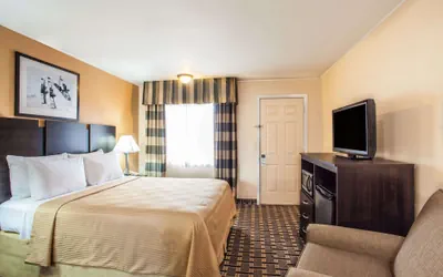 Photo 5 - Travelodge by Wyndham South Burlington
