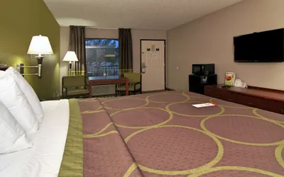 Photo 4 - Super 8 by Wyndham Houston/NASA