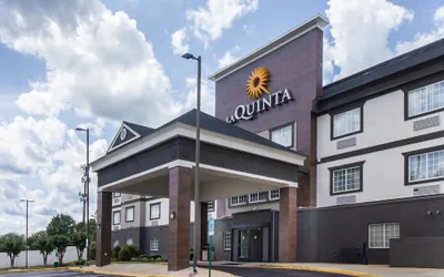 Photo 2 - La Quinta Inn by Wyndham Richmond South