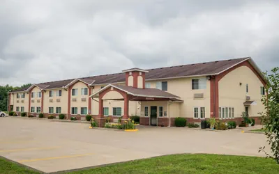 Photo 2 - Super 8 by Wyndham Mt. Carmel IL