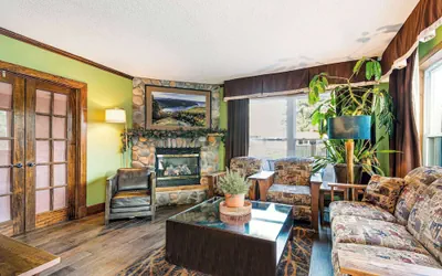 Photo 4 - Super 8 by Wyndham Lake George/Downtown