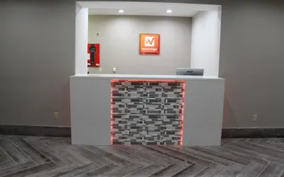 Photo 3 - Westbridge Inn & Suites Carrollton