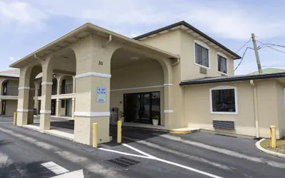 Photo 2 - Ocean Breeze Inn
