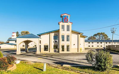 Photo 2 - Motel 6 Urbana, IL