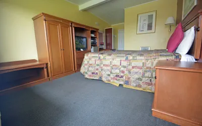 Photo 2 - Gateway Inn