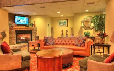 Photo 3 - Edgewater Hotel - Gatlinburg