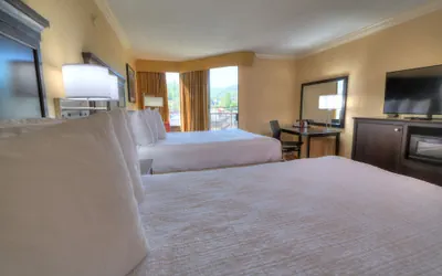 Photo 4 - Edgewater Hotel - Gatlinburg