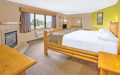 Photo 3 - Super 8 by Wyndham Davenport