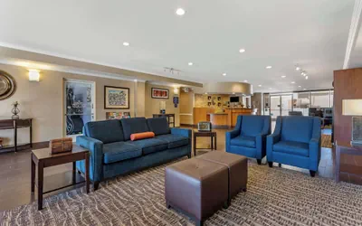 Photo 4 - Comfort Suites Visalia Convention Center
