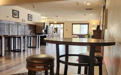Photo 4 - Luxury Inn And Suites