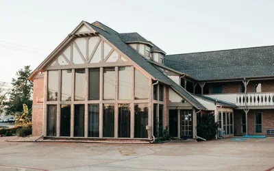Victorian Inn & Suites