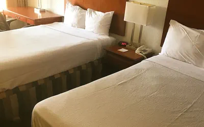 Photo 4 - Days Inn & Suites by Wyndham Mobile