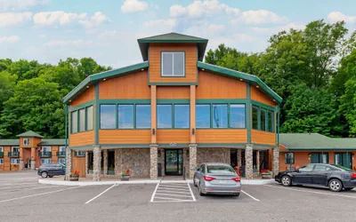 Photo 2 - Econo Lodge Lakeview