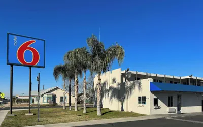 Photo 2 - Motel 6 Delano, CA