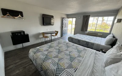 Photo 4 - Motel 6 Delano, CA