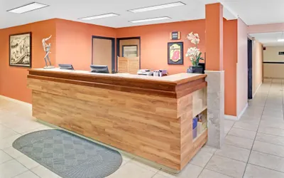 Photo 3 - Super 8 by Wyndham Spokane/West