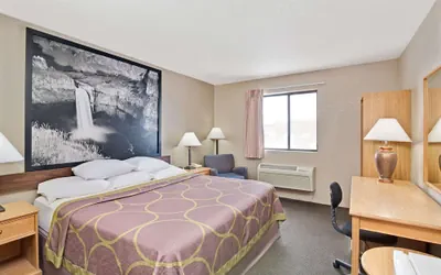 Photo 5 - Super 8 by Wyndham Spokane/West