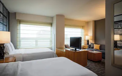 Photo 5 - Renaissance Chicago O'Hare Suites Hotel