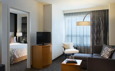 Photo 4 - Renaissance Chicago O'Hare Suites Hotel