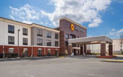 Photo 2 - La Quinta Inn & Suites by Wyndham Bessemer