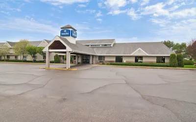 Photo 2 - Boarders Inn & Suites by Cobblestone Hotels - Faribault