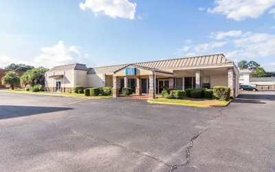 Photo 2 - Motel 6 Warner Robins, GA