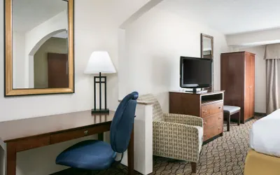 Photo 3 - Holiday Inn Express Hotel & Suites Clinton by IHG