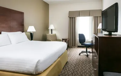 Photo 4 - Holiday Inn Express Hotel & Suites Clinton by IHG