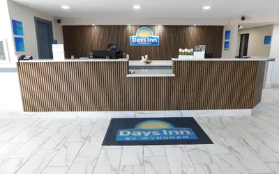 Photo 4 - Days Inn by Wyndham Effingham