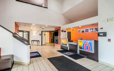 Photo 3 - Motel 6 Harvey, IL
