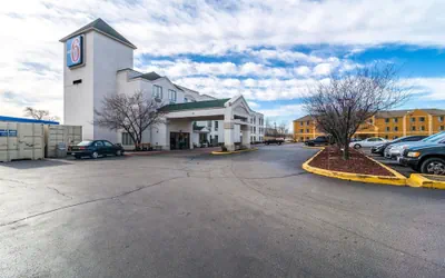 Photo 2 - Motel 6 Harvey, IL