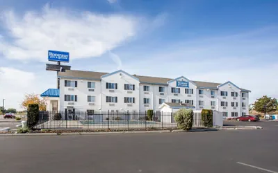 Photo 2 - Rodeway Inn & Suites Nampa