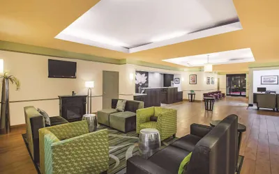 Photo 3 - La Quinta Inn & Suites by Wyndham Beaumont West