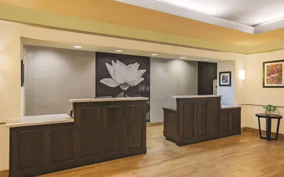 Photo 4 - La Quinta Inn & Suites by Wyndham Beaumont West