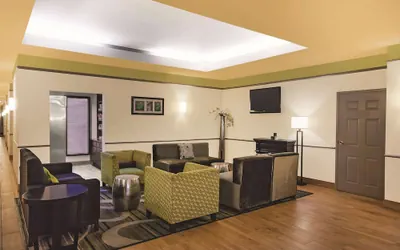 Photo 5 - La Quinta Inn & Suites by Wyndham Beaumont West