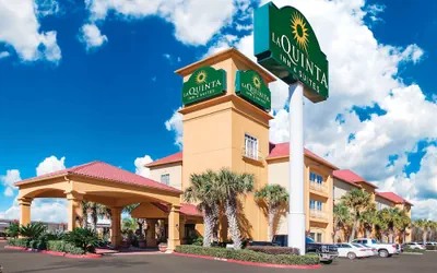 Photo 2 - La Quinta Inn & Suites by Wyndham Beaumont West