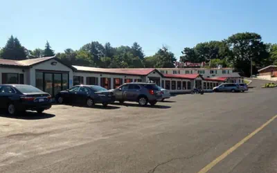 Photo 2 - Red Carpet Inn North Syracuse