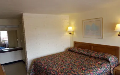 Photo 5 - Red Carpet Inn Blacksburg