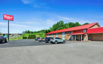 Photo 2 - Red Roof Inn Hillsville