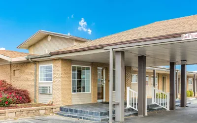 Photo 2 - Americas Best Value Inn Lebanon, MO