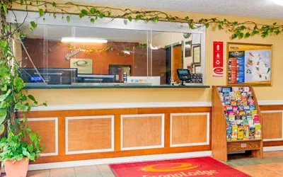 Photo 3 - Econo Lodge Decatur - Atlanta East