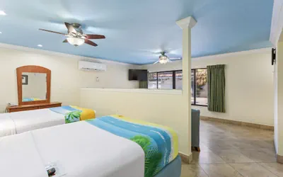 Photo 3 - Bayview Plaza Waterfront Resort