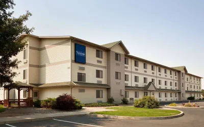 Photo 2 - Travelodge by Wyndham Hermiston