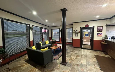 Photo 2 - Super 8 by Wyndham Athens TX