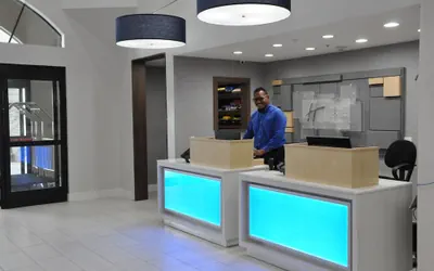 Photo 5 - Holiday Inn Express & Suites Lake Forest by IHG