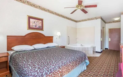Photo 5 - Days Inn by Wyndham Glen Allen/Richmond North