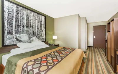 Photo 4 - Super 8 by Wyndham Montrose