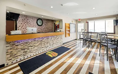 Photo 5 - Super 8 by Wyndham Pittsburgh/Monroeville