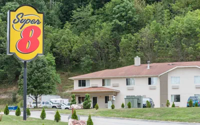 Photo 2 - Super 8 by Wyndham Pittsburgh/Monroeville
