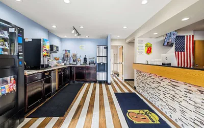 Photo 4 - Super 8 by Wyndham Pittsburgh/Monroeville